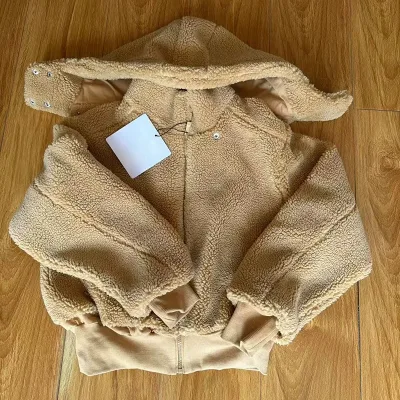 Manteau court uni à fermeture éclair – image 3