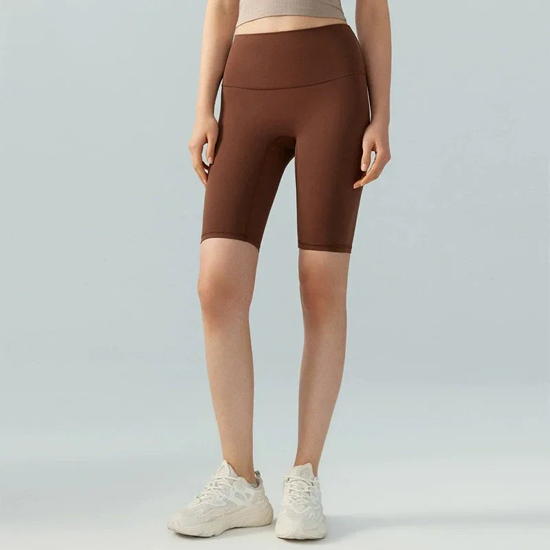 Short de sport femme cinq points couleur chair