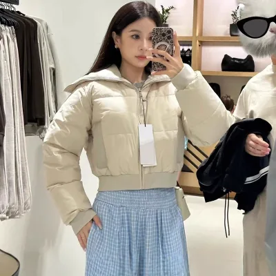Veste courte matelassée à col tricoté – image 2